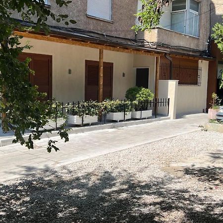 Pietro Guesthouse 3 티라나 외부 사진