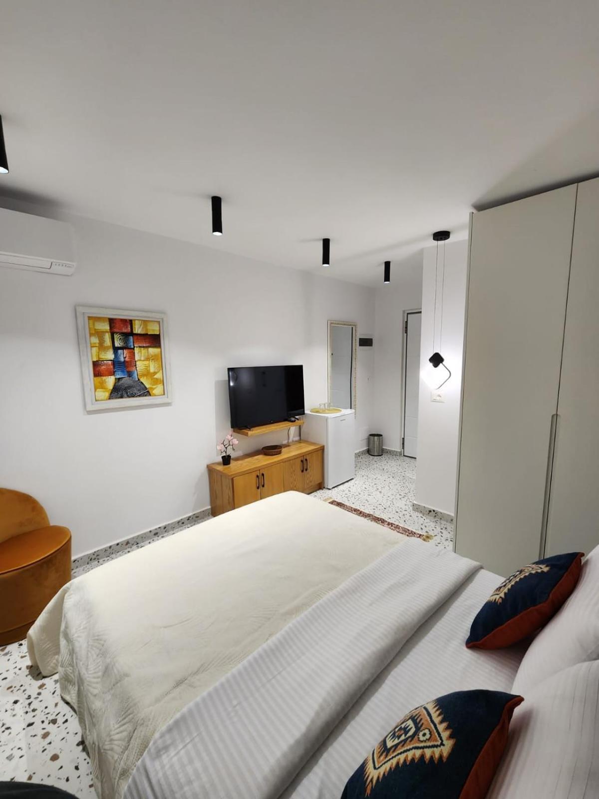 Pietro Guesthouse 3 티라나 외부 사진